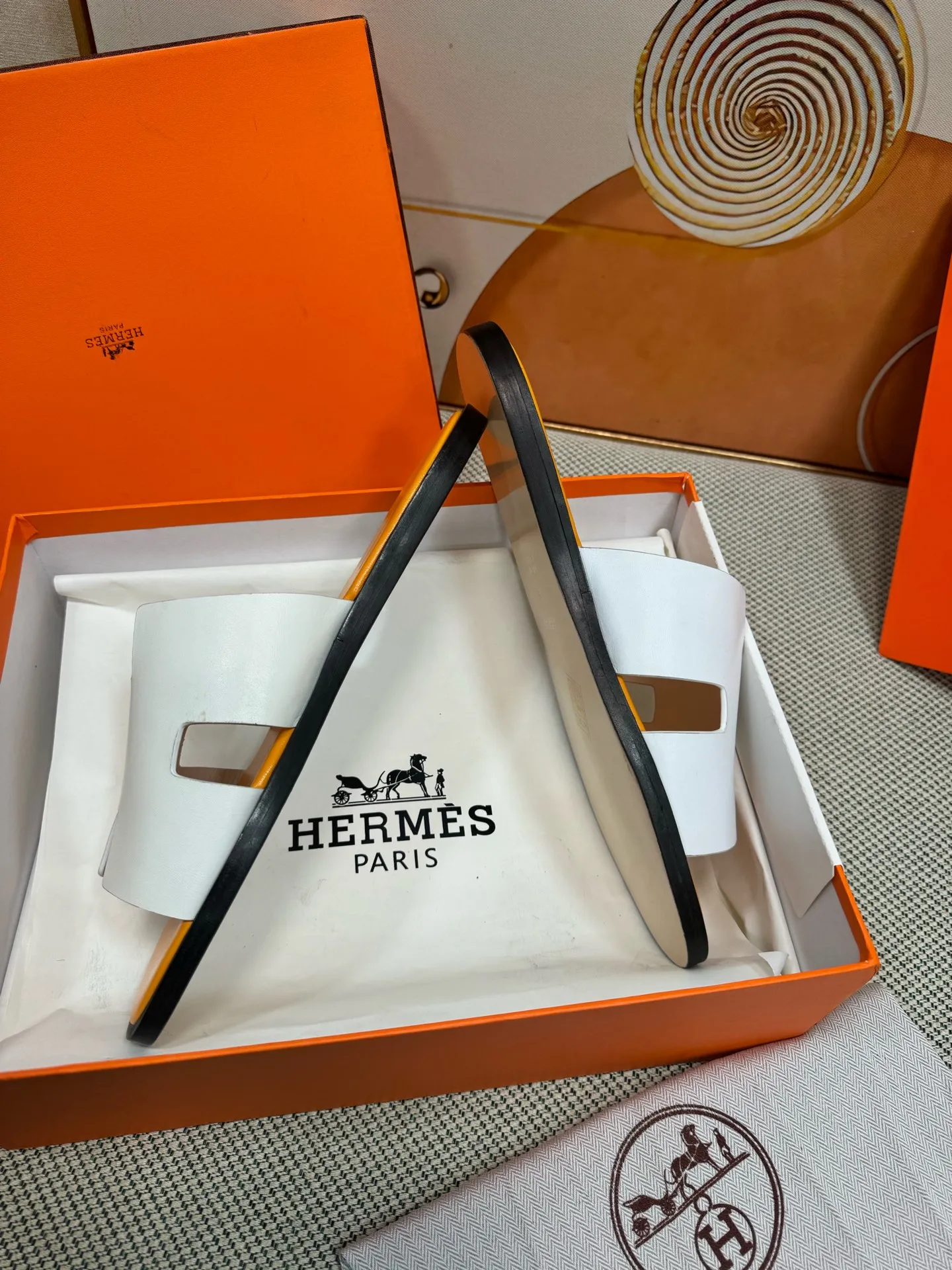 👟👟Ex-factory price 560👟👟 "HERMES" [Classic Original Version] Hermès; Top 🔝 Purchasing Agency 🔍🔍 Men's Latest 🇺🇸 Counter Sales Simultaneously, Original Imported from Italy: Silk Cowhide · Prominent (High-end · Nobility · Grade) Exquisite Workmanship (Italian 🇮🇹 Imported Water Dye Brand Wear-resistant ultra-thousand leather feet) Soles: Original soles specially provided by the original factory, ⚠exclusive double-layer movable rubber molded outsole; super comfortable, wear-resistant, non-slip, environmentally friendly🌳🌳🌳, real photos taken🎬The real ones are more beautiful🔍🔍 (high quality, single goods), you can enter and exit the counter at will* Code number: 38·39·40·41·42·43·44# (45# can be customized) (46 47➕30 customization is not returnable) Welcome to place an order...☕